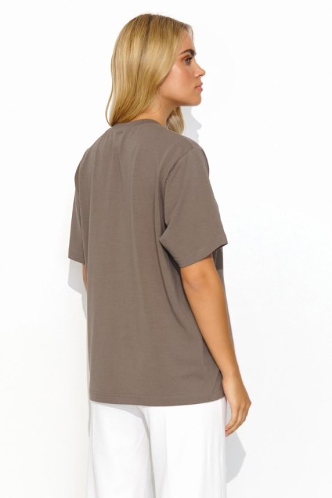 T-shirt Damski Model M826 Brown - Makadamia T-shirt Damski Model M826 Brown - Makadamia