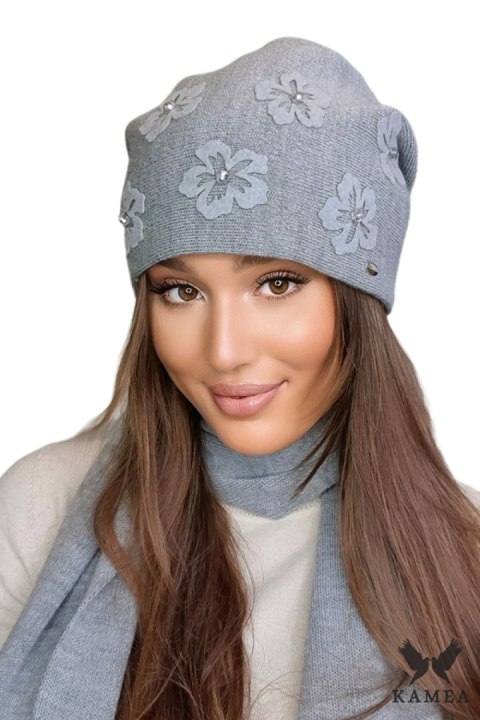 NAILA czapka damska kwiaty kolor szary - Kamea NAILA czapka damska kwiaty kolor szary - Kamea