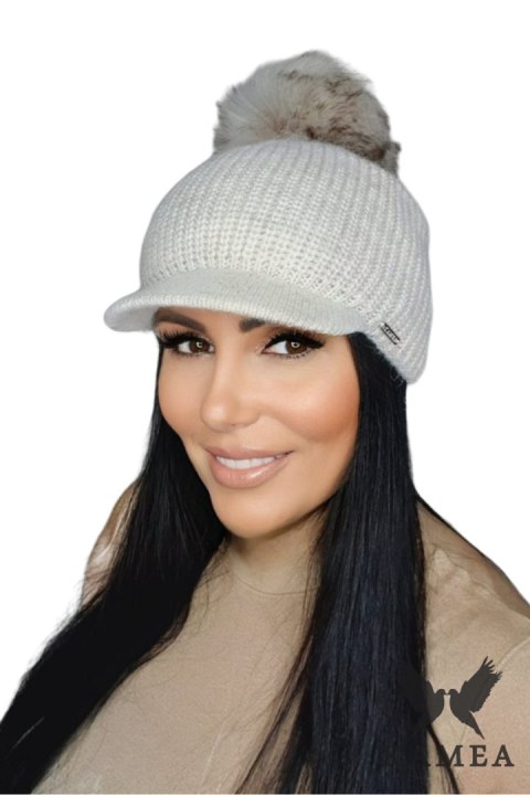 NASIRA NATURAL POMPON zimowa czapka damska kolor beżowy - Kamea NASIRA NATURAL POMPON zimowa czapka damska kolor beżowy - Kamea