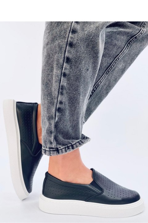 Trampki slip-on ażurowe TOWNS BLACK - Inello Trampki slip-on ażurowe TOWNS BLACK - Inello