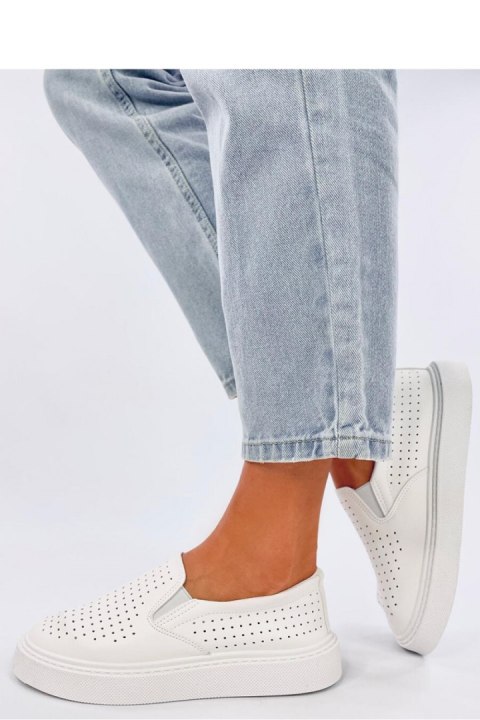Trampki slip-on ażurowe TOWNS WHITE - Inello Trampki slip-on ażurowe TOWNS WHITE - Inello