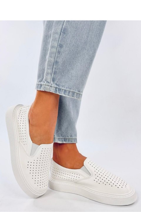Trampki slip-on ażurowe TOWNS WHITE - Inello Trampki slip-on ażurowe TOWNS WHITE - Inello