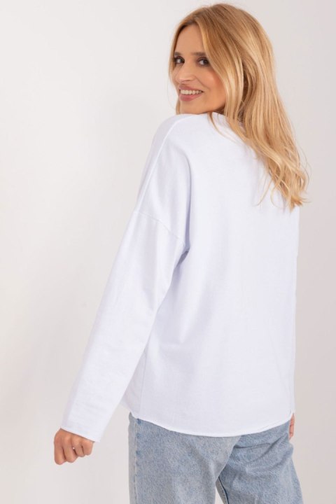 Bluzka Model DHJ-BZ-6679.22 White - Italy Moda Hurtownia odzieży on-line, moda damska, bielizna i obuwie dla kobiet - Matterhorn Bluzka Model DHJ-BZ-6679.22 White - Italy Moda Hurtownia odzieży on-line, moda damska, bielizna i obuwie dla kobiet - Matterhorn