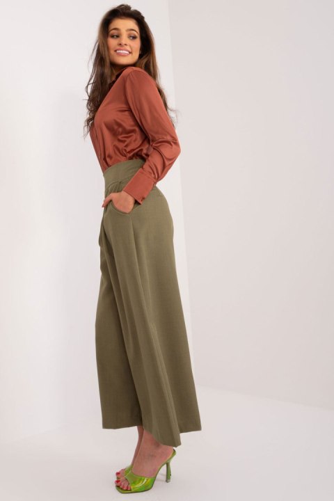 Spodnie Damskie Model DHJ-SP-7723.09 Khaki - Italy Moda Spodnie Damskie Model DHJ-SP-7723.09 Khaki - Italy Moda