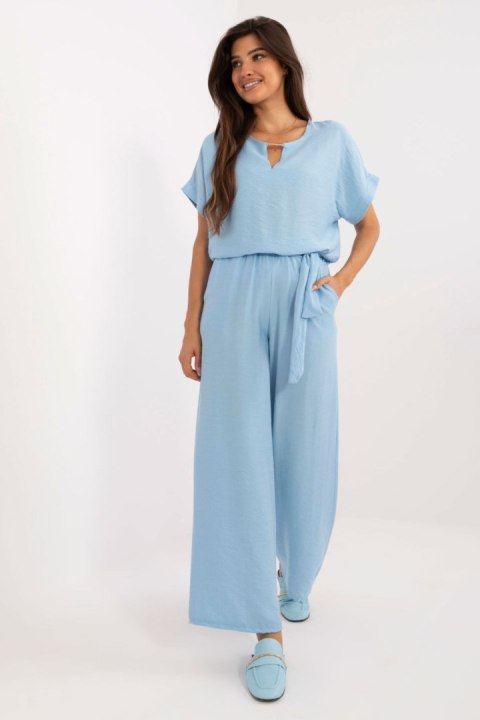 Spodnie Komplet Model DHJ-KMPL-3301.63 Light Blue - Italy Moda Spodnie Komplet Model DHJ-KMPL-3301.63 Light Blue - Italy Moda