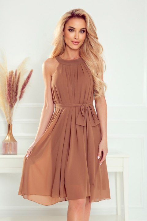 350-8 ALIZEE - szyfonowa sukienka z wiązaniem - MOCCA Numoco 350-8 ALIZEE - szyfonowa sukienka z wiązaniem - MOCCA Numoco