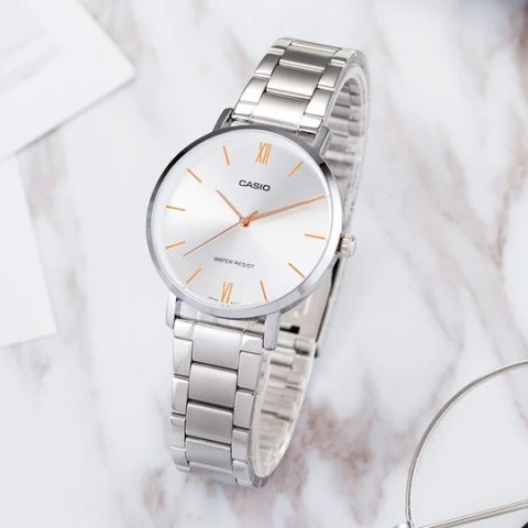 ZEGAREK DAMSKI CASIO LTP-VT01D-7BDUF KLASYKA + BOX (zd613e) ZEGAREK DAMSKI CASIO LTP-VT01D-7BDUF KLASYKA + BOX (zd613e)