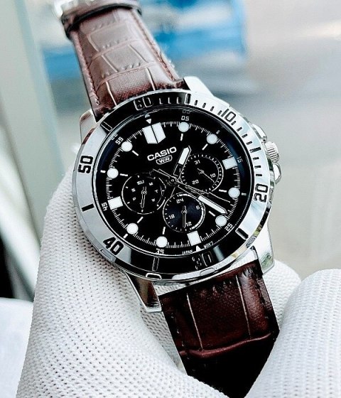 ZEGAREK MĘSKI CASIO MTP-VD300L-1E + BOX ZEGAREK MĘSKI CASIO MTP-VD300L-1E + BOX