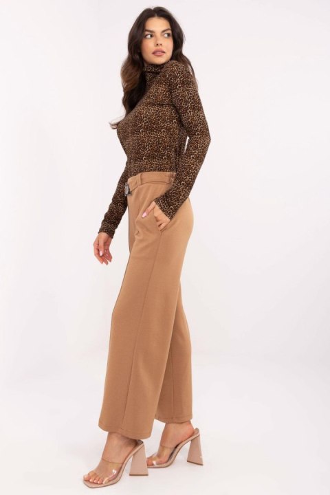 Spodnie Damskie Model DHJ-SP-20356.49 Camel - Italy Moda Spodnie Damskie Model DHJ-SP-20356.49 Camel - Italy Moda