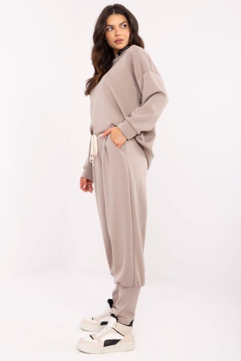 Spodnie Dresowe Model MI-SP-61700.80P Dark Beige - Italy Moda Spodnie Dresowe Model MI-SP-61700.80P Dark Beige - Italy Moda