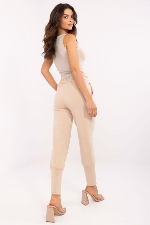 Spodnie Dresowe Model DHJ-SP-9283.83P Beige - Italy Moda Spodnie Dresowe Model DHJ-SP-9283.83P Beige - Italy Moda