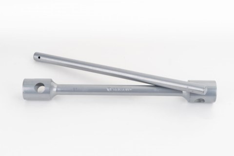 Klucz Do Kół Dwustronny 27/30mm, L=395mm Z Przetyczką TEKSON Klucz Do Kół Dwustronny 27/30mm, L=395mm Z Przetyczką TEKSON