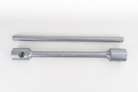 Klucz Do Kół Dwustronny 27/30mm, L=395mm Z Przetyczką TEKSON Klucz Do Kół Dwustronny 27/30mm, L=395mm Z Przetyczką TEKSON