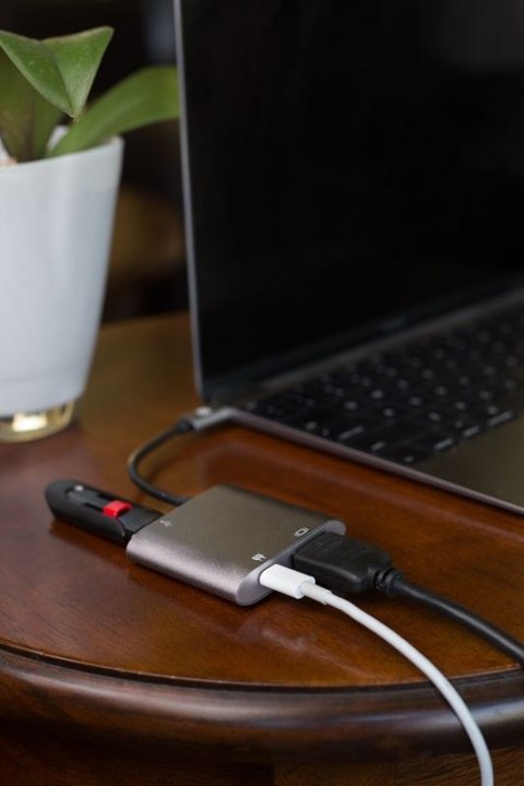 Kanex USB-C VGA Adapter with Power Delivery - Adapter z USB-C na USB 1,5 A, USB-C Power Delivery 60 W + VGA Full HD (Anodized Al Kanex Kanex USB-C VGA Adapter with Power Delivery - Adapter z USB-C na USB 1,5 A, USB-C Power Delivery 60 W + VGA Full HD (Anodized Al Kanex