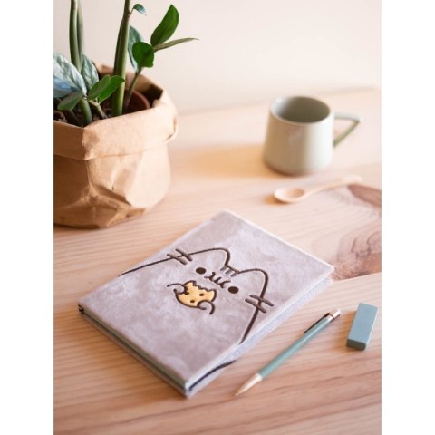 Pusheen - Pluszowy notatnik A5 z kolekcji Foodie Pusheen Pusheen - Pluszowy notatnik A5 z kolekcji Foodie Pusheen