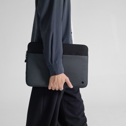 Incase A.R.C. Sleeve - Pokrowiec z kieszenią MacBook Pro 14" (M4/M3/M2/M1/2024-2021) (Szary) Incase Incase A.R.C. Sleeve - Pokrowiec z kieszenią MacBook Pro 14" (M4/M3/M2/M1/2024-2021) (Szary) Incase