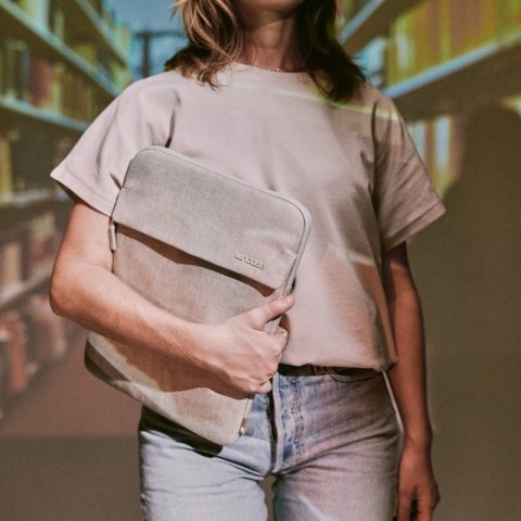 Incase Crosstown Sleeve with Woolenex - Pokrowiec z kieszenią MacBook Pro 14" (M4/M3/M2/M1/2024-2021) (Limestone) Incase Incase Crosstown Sleeve with Woolenex - Pokrowiec z kieszenią MacBook Pro 14" (M4/M3/M2/M1/2024-2021) (Limestone) Incase