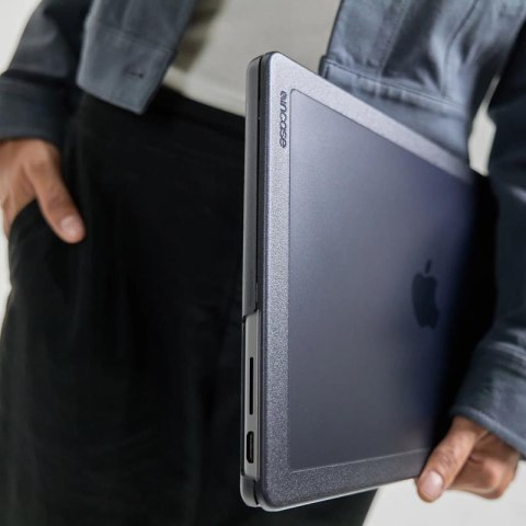 Incase Edge Hardshell Case - Etui MacBook Air 13" M3 (2024) / M2 (2022) (Black) Incase Incase Edge Hardshell Case - Etui MacBook Air 13" M3 (2024) / M2 (2022) (Black) Incase
