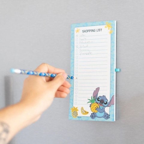 Disney Stitch - Magnetyczny notatnik / lista zakupów na lodówkę + ołówek z kolekcji Tropical (10 x 21 cm) Stitch Disney Stitch - Magnetyczny notatnik / lista zakupów na lodówkę + ołówek z kolekcji Tropical (10 x 21 cm) Stitch