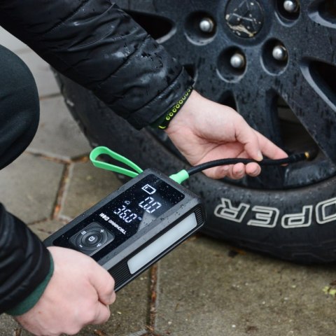 Green Cell - PowerBoost Air Car Jump Starter / Rozrusznik / Latarka / Powerbank do samochodu z kompresorem 8000mAh 1000A Green Cell Green Cell - PowerBoost Air Car Jump Starter / Rozrusznik / Latarka / Powerbank do samochodu z kompresorem 8000mAh 1000A Green Cell