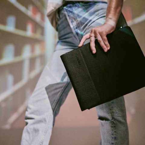 Incase Crosstown Sleeve with Woolenex - Pokrowiec z kieszenią MacBook Pro 16" (M4/M3/M2/M1/2024-2021) (Black) Incase Incase Crosstown Sleeve with Woolenex - Pokrowiec z kieszenią MacBook Pro 16" (M4/M3/M2/M1/2024-2021) (Black) Incase