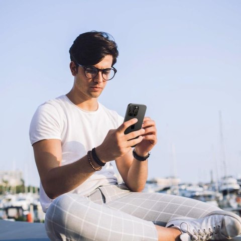 Spigen Optik Pro GLAS.TR EZ Fit Camera Protector 2-Pack - Szkło ochronne na obiektyw do iPhone 16 Pro / 16 Pro Max (2 szt) (Dese Spigen Spigen Optik Pro GLAS.TR EZ Fit Camera Protector 2-Pack - Szkło ochronne na obiektyw do iPhone 16 Pro / 16 Pro Max (2 szt) (Dese Spigen