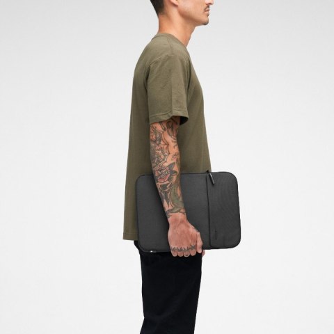 Incase Crosstown Sleeve with Woolenex - Pokrowiec z kieszenią MacBook Pro 14" (M4/M3/M2/M1/2024-2021) (Black) Incase Incase Crosstown Sleeve with Woolenex - Pokrowiec z kieszenią MacBook Pro 14" (M4/M3/M2/M1/2024-2021) (Black) Incase