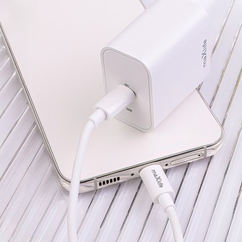 Maxlife ładowarka sieciowa PD QC MXTC-06-20C 1x USB-C 20W biała + kabel USB-C - Lightning 20W Maxlife ładowarka sieciowa PD QC MXTC-06-20C 1x USB-C 20W biała + kabel USB-C - Lightning 20W