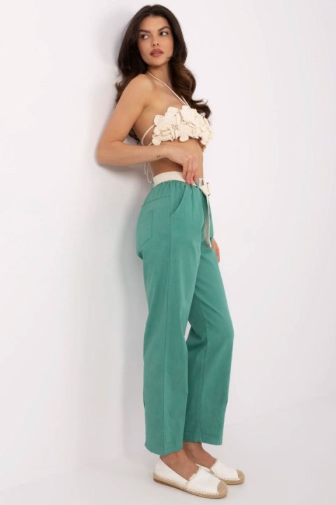 Spodnie Damskie Model DHJ-SP-20506.79 Pistacja - Italy Moda Spodnie Damskie Model DHJ-SP-20506.79 Pistacja - Italy Moda