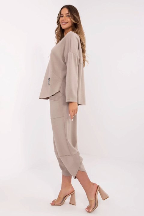 Spodnie Komplet Model MI-KMPL-M56491.09 Dark Beige - Italy Moda Spodnie Komplet Model MI-KMPL-M56491.09 Dark Beige - Italy Moda