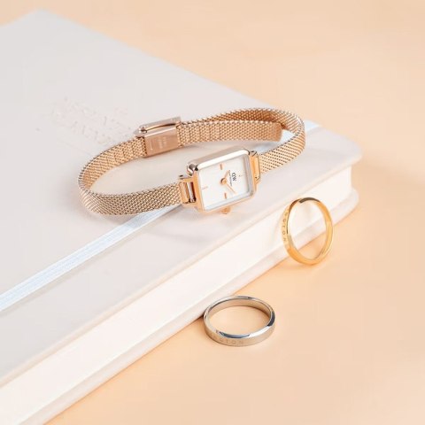 Daniel Wellington ZEGAREK DAMSKI DANIEL WELLINGTON Quadro Mini Melrose 15mm DW00100727 + BOX (zw524c) Daniel Wellington ZEGAREK DAMSKI DANIEL WELLINGTON Quadro Mini Melrose 15mm DW00100727 + BOX (zw524c)