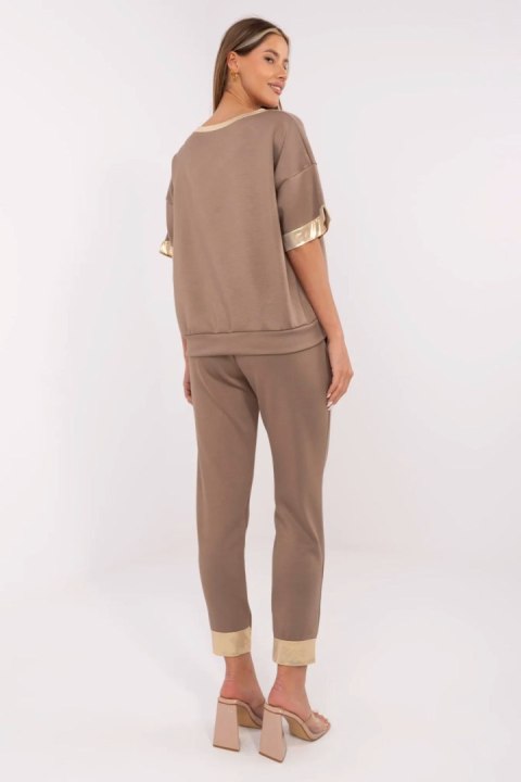Spodnie Komplet Model MI-KMPL-M61941.96 Brown - Italy Moda Spodnie Komplet Model MI-KMPL-M61941.96 Brown - Italy Moda